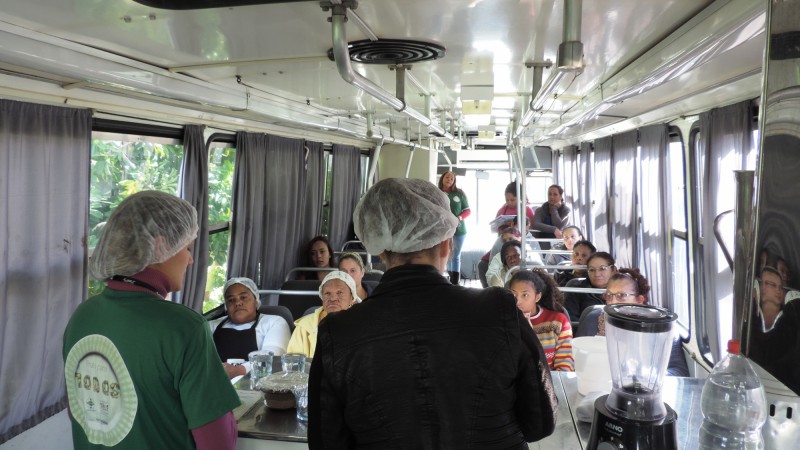 Bairro Humaitá recebe ônibus- escola do Prato Para Todos nesta quinta-feira