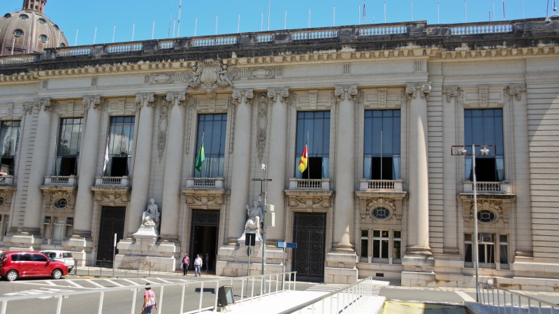 Governo recebe deputados e representantes de movimentos sociais