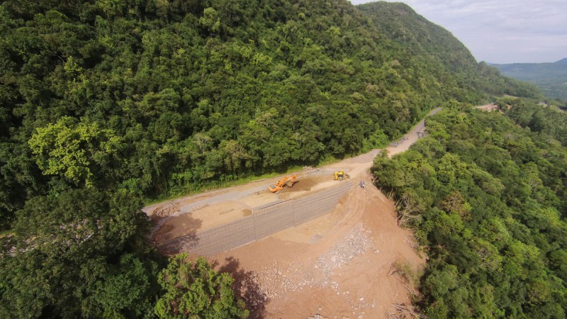 TR&Ecirc;S COROAS, RS, BRASIL Obra em exce&ccedil;&atilde;o na ERS 115, trecho dos km 27 - 29. FOTO: EGR/Divulga&ccedil;&atilde;o