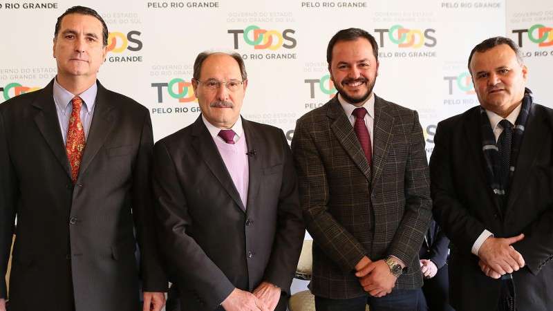 PORTO ALEGRE, RS, BRASIL 06.06.2016: O governo do Estado d&aacute; posse, nesta segunda-feira (06), aos novos secret&aacute;rios Catarina Paladini, na Secretaria do Trabalho e do Desenvolvimento Social; Raffaele Di Cameli, na Secretaria de Moderniza&ccedil;&atilde;o Administrativa