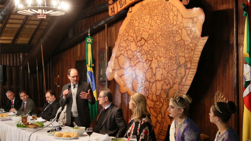 PORTO ALEGRE, RS, 23.06.2016: A tradicional Festa Nacional do Peixe, promovida em Tramandaí, foi lançada nesta quinta-feira (23), durante evento no Galpão Crioulo do Palácio Piratini, com a presença do governador José Ivo Sartori. A festa inicia no dia