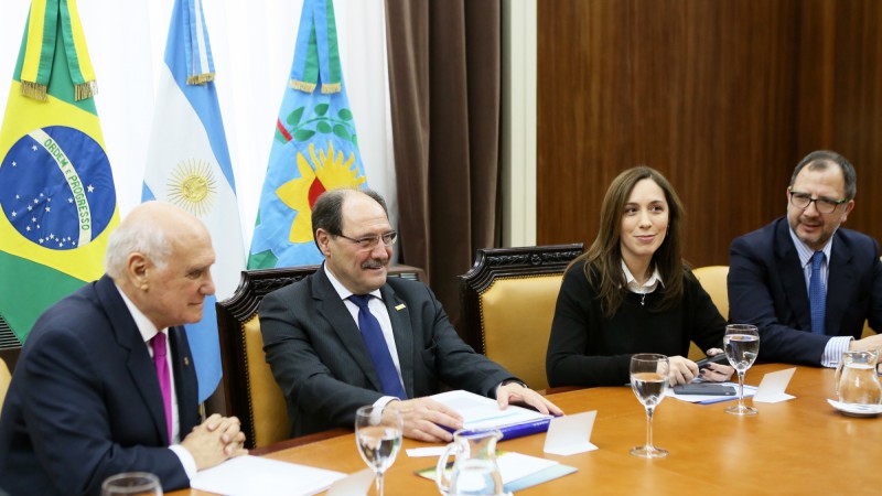 BUENOS AIRES, ARGENTINA , 16.08.2016: A miss&atilde;o ga&uacute;cha foi recebida pela governadora de Buenos Aires, Maria Eugenia Vidal, no final da manh&atilde; desta ter&ccedil;a-feira (16), no Banco da Prov&iacute;ncia. O governador Jos&eacute; Ivo Sartori defendeu a ideia de os dois estados