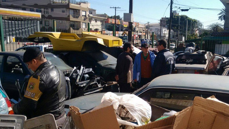 Opera&ccedil;&atilde;o Desmanche fecha dois estabelecimentos em Porto Alegre