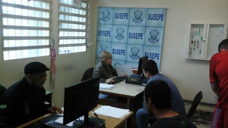 A&ccedil;&atilde;o do IGP na penitenci&aacute;ria de Os&oacute;rio entrega documento de identidade para apenados