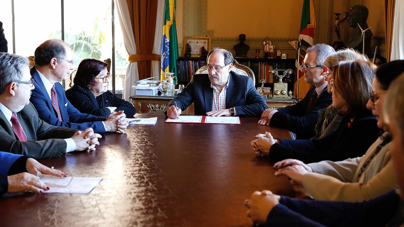 PORTO ALEGRE, RS, BRASIL 16.09.2016: O governador José Ivo Sartori autorizou, nesta sexta-feira (16), o benefício de progressão de nível solicitado por mais de 2,7 mil servidores da Educação do Rio Grande do Sul. Estiveram presentes a secretária adjunta
