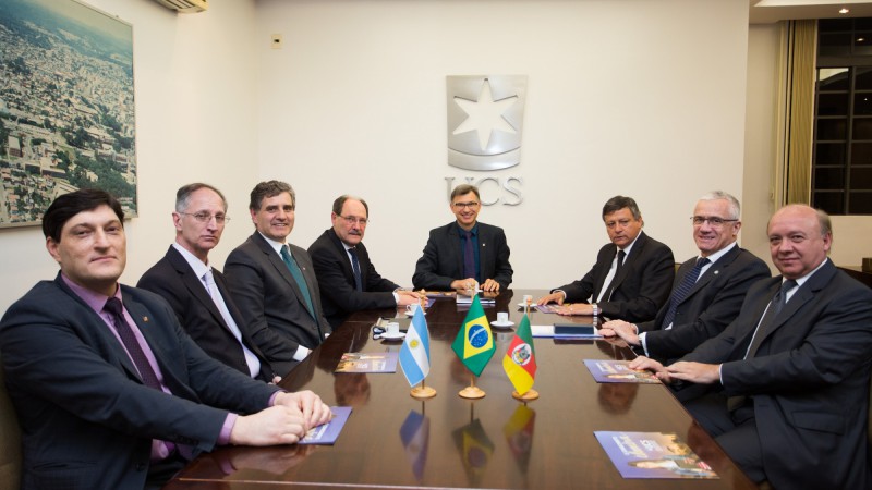 CAXIAS DO SUL, RS, BRASIL 23.09.2016: Na tarde desta sexta-feira (23), o governador José Ivo Sartori se reuniu com o governador da província de Chaco, na Universidade de Caxias do Sul (UCS). Participaram da reunião o reitor da instituição, Evaldo Antônio