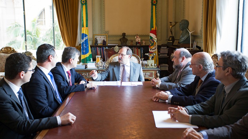 PORTO ALEGRE, RS, BRASIL 29.09.2016: O governador Jos&eacute; Ivo Sartori recebeu, na manh&atilde; desta quinta-feira (29), o grupo respons&aacute;vel pela constru&ccedil;&atilde;o do Porto Fluvial em Rio Pardo. Na ocasi&atilde;o, foi apresentado o desenvolvimento do projeto e novas alternativas