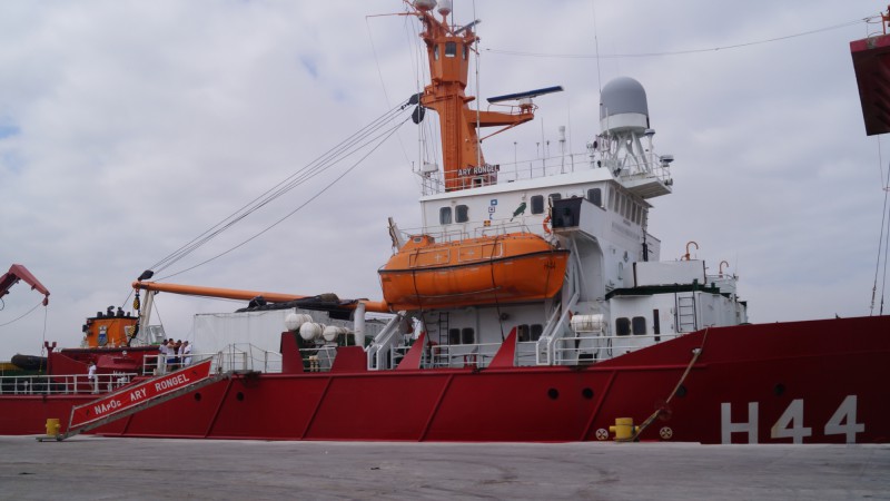 Navio Ary Rongel atracado em Rio Grande