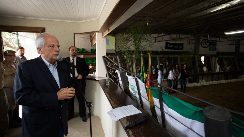 S&Atilde;O GABRIEL, RS, BRASIL 15.10.2016: O governador em exerc&iacute;cio Jos&eacute; Paulo Cairoli participou da abertura oficial da 82&ordf; Expofeira Agropecu&aacute;ria de S&atilde;o Gabriel, na manh&atilde; deste s&aacute;bado (15), no Parque de Exposi&ccedil;&otilde;es Assis Brasil. Foto: Karine Viana/Pal&aacute;cio