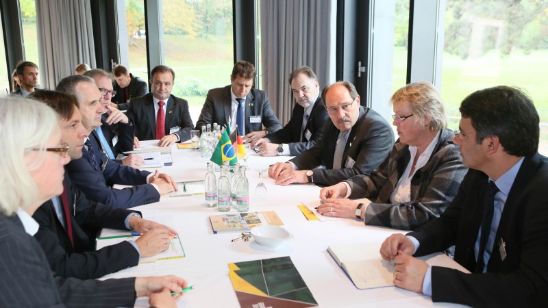 WEIMAR, ALEMANHA, 17.10.2016: O governador José Ivo Sartori reuniu-se nesta segunda-feira (17) em Weimar, na Alemanha, com o secretário da Agricultura e Meio Ambiente da Saxônia, Thomas Schmidt, para reforçar as tratativas de cooperação entre o estado