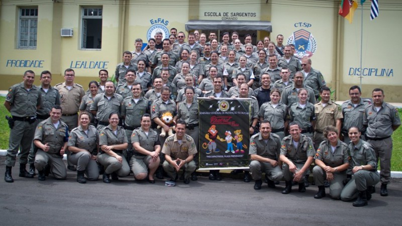Curso para pais na solução de Resistência às Drogas e à Violência