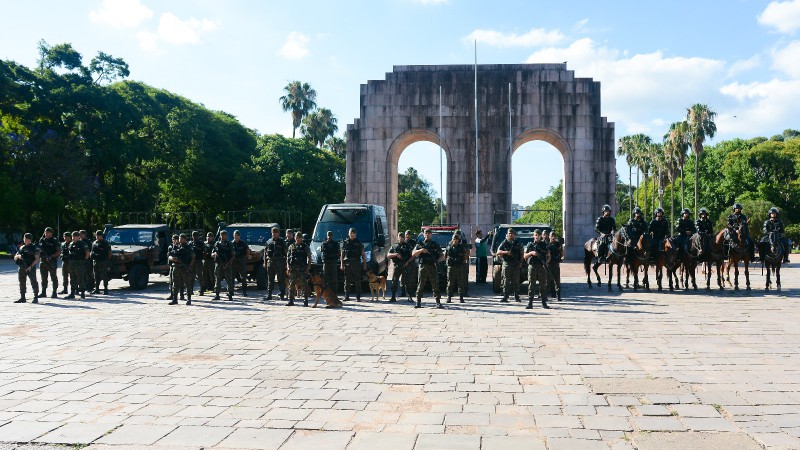 Exército volta às ruas e atua no patrulhamento do Parque da Redenção