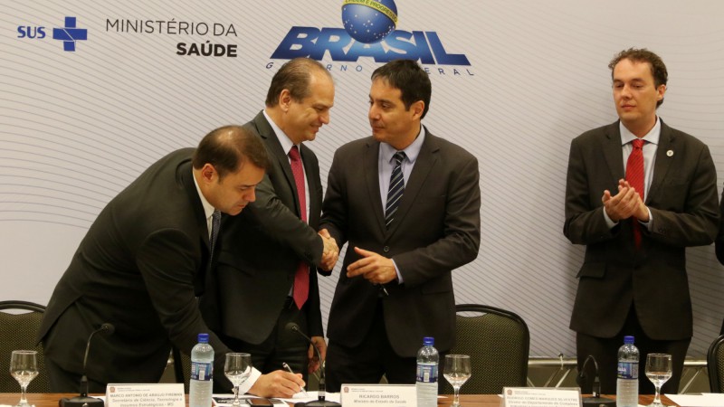 Lafergs assina termo de compromisso para produção de aparelhos auditivos para o SUS