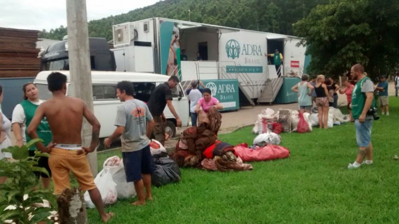 Famílias recebem apoio assistencial e kits humanitários em Rolante