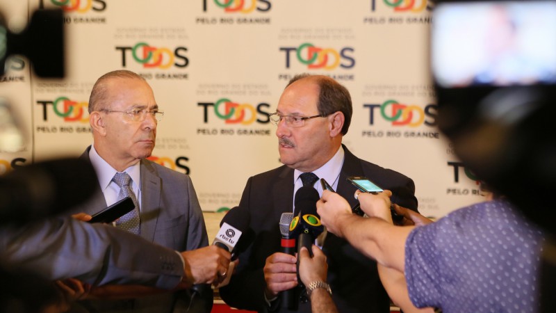 PORTO ALEGRE, RS, BRASIL, 20.01.2017: A dívida do Estado com a União pautou o encontro entre o governador José Ivo Sartori e o Ministro Chefe da Casa Civil, Eliseu Padilha, no Palácio Piratini, em Porto Alegre. Sartori reforçou o pedido de auxílio