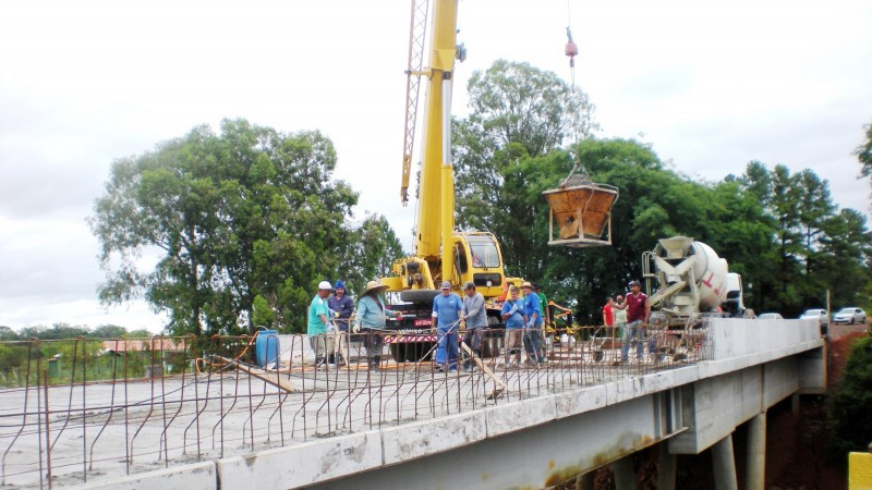 Obras da ponte do Caver&aacute; em Alegrete