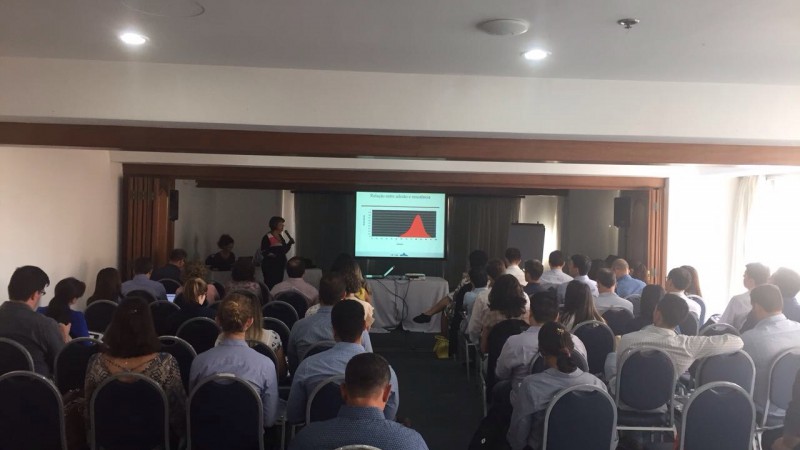 Oficina qualifica infectologistas? em análise genética do vírus HIV