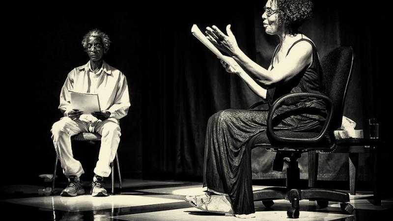 Dramaturgo e escritor Cuti lança Negrhúmus íricos e Tenho medo de monólogo na CCMQ