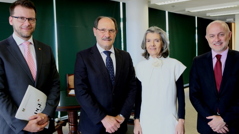 BRAS&Iacute;LIA, DF, BRASIL 11.05.2017: O governador Jos&eacute; Ivo Sartori e o Procurador Geral do Estado, Dr. Euz&eacute;bio Ruschel, reuniram-se com a ministra C&aacute;rmen L&uacute;cia, Presidente do Supremo Tribunal Federal, no final da manh&atilde; desta quarta-feira (11). Na pauta,