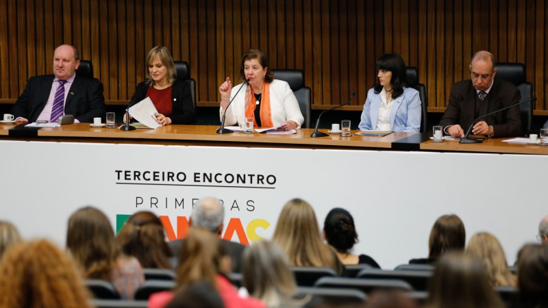 Encontro de Primeiras-Damas debate programa de incentivo a projetos sociais
