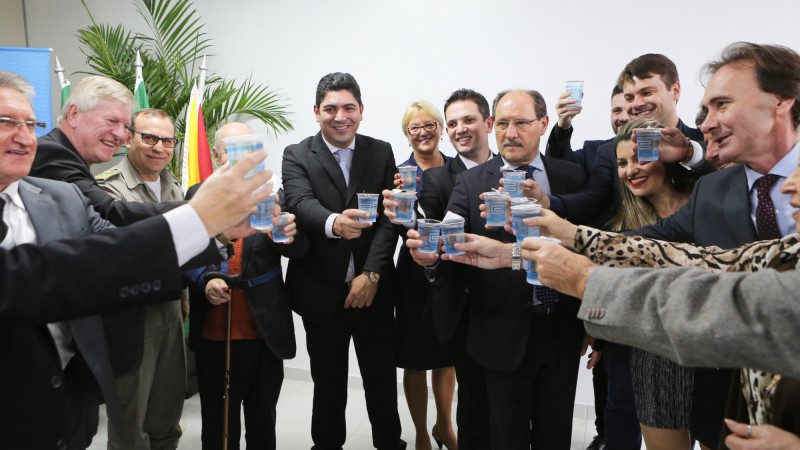 ESTEIO, RS, BRASIL 25.05.2017: O governador José Ivo Sartori inaugurou na tarde desta quinta-feira (25) a nova sede da Unidade de Saneamento (US), de Esteio. O prédio conta com área de quinhentos metros quadrados, estacionamento, moderna arquitetura e