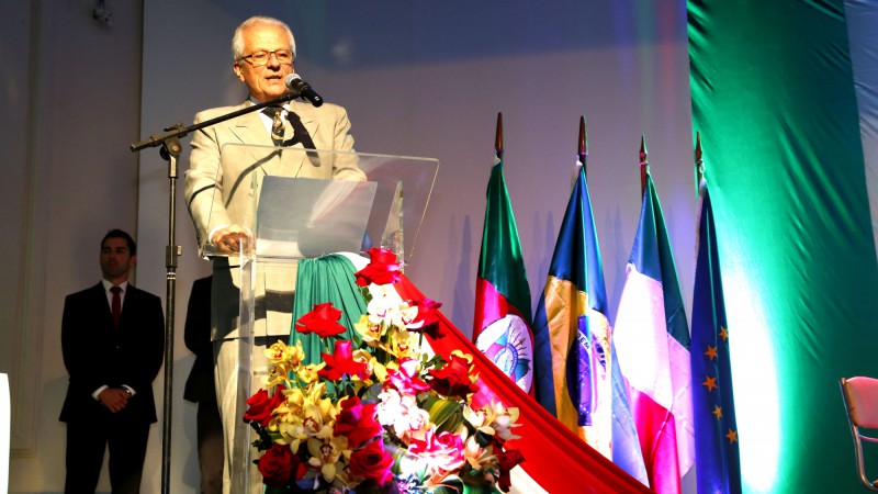 PORTO ALEGRE, RS, BRASIL, 05.06.2017: Autoridades italianas e brasileiras celebram 71 anos da República Italiana. Os 71 anos da República Italiana foram celebrados em um jantar, para cerca de mil convidados, nesta segunda-feira (5), no Grêmio Náutico