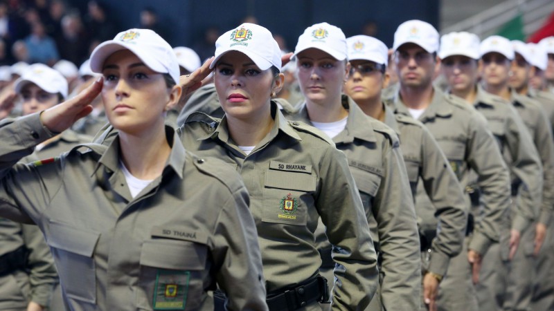 PORTO ALEGRE, RS, BRASIL, 20.07.2017: O governador Jos&eacute; Ivo Sartori participou da formatura da Pol&iacute;cia Militar nesta quinta-feira (20). O evento aconteceu no Gin&aacute;sio Gigantinho.Fotos: Luiz Chaves/Pal&aacute;cio Piratini