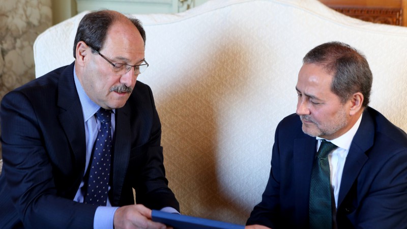O governador José Ivo Sartori recebeu o cônsul-geral do Chile em Porto Alegre, Mario Patrício Arriagada de Lafuente