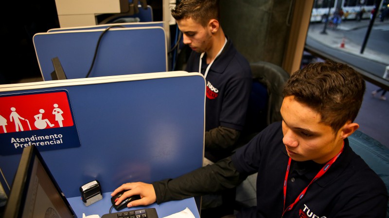 Agências FGTAS oferecem 1,6 mil vagas de emprego a jovens nesta sexta