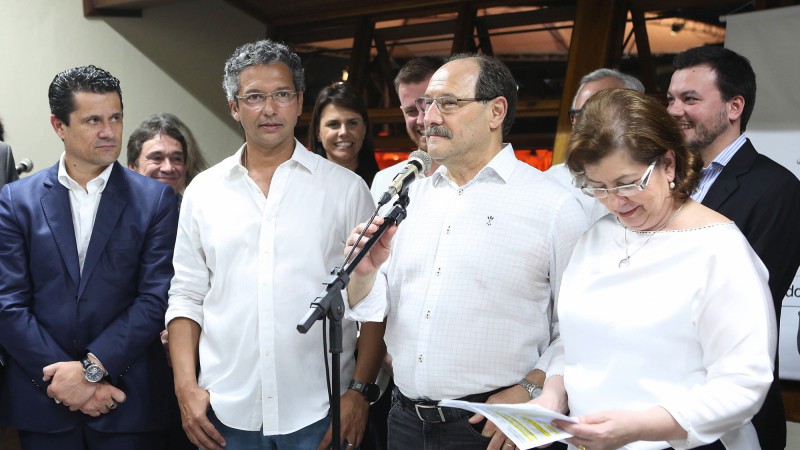 ESTEIO, RS, BRASIL 29.08.2017: O governador José Ivo Sartori prestigiou, no início da noite desta terça-feira (29), o pré-lançamento da 40ª Califórnia da Canção Nativista, na Casa da Assembleia Legislativa no Parque de Exposições Assis Brasil, em Esteio.