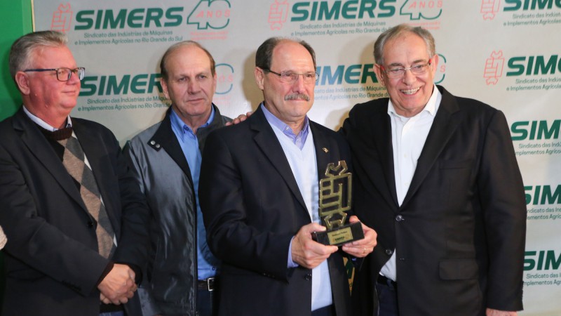 ESTEIO, RS, BRASIL 30.08.2017: O governador José Ivo Sartori participou na noite desta quarta-feira (30), das festividades dos 40 anos do Sindicato das Indústrias de Máquinas e Implementos Agrícolas no Rio Grande do Sul (SIMERS). Na oportunidade, Sartori