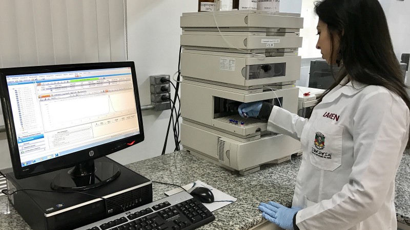 Laboratório do RS analisa ácido cítrico de vinhos exportados à Alemanha