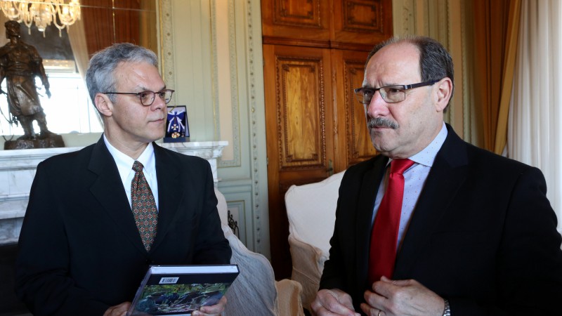 O governador José Ivo Sartori afirmou que os investimentos da Lactalis no RS geram mais emprego e renda para as famílias produtoras rurais gaúchas