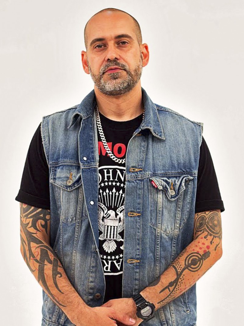 O DJ Piá tem 20 anos de experiência e já tocou em milhares de festas pelo Brasil e na Califórnia