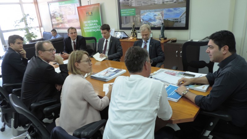 Na pauta da reunião, projetos e ações desenvolvidos pela SOP, com foco na formulação de políticas públicas de promoção do saneamento básico e incremento da habitação popular