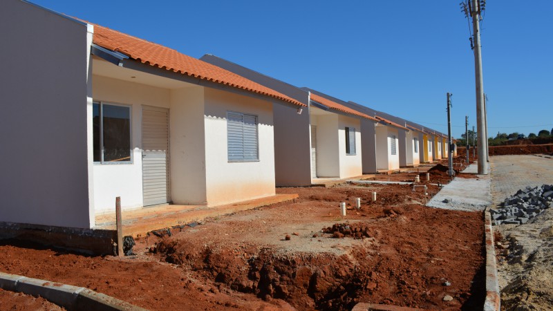 Cada beneficiário vai receber créditos entre R$ 2 mil e R$ 9 mil para comprar material de construção em locais credenciados