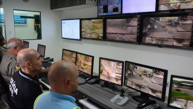 O Centro Integrado de Videomonitoramento, Comando e Controle de Santa Cruz do Sul est&aacute; concentrado em um &uacute;nico local, onde policiais militares, guardas municipais e fiscais de tr&acirc;nsito atuam em conjunto