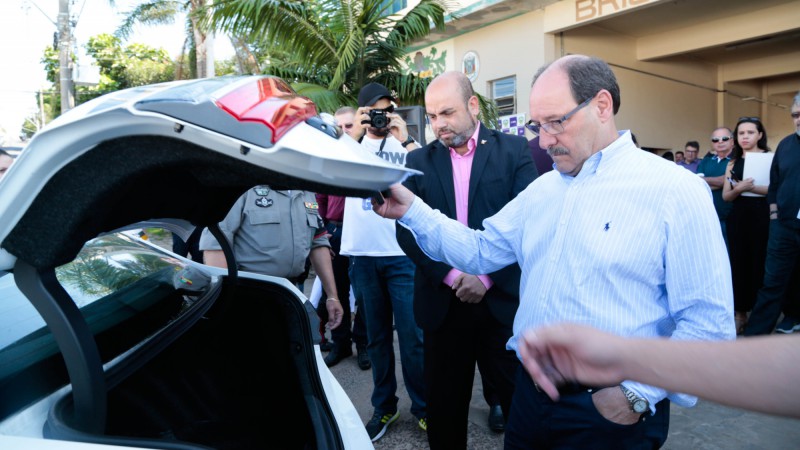 PORTO ALEGRE, RS, BRASIL , 27.12.2017: O governador José Ivo Sartori e o secretário de Segurança Pública, Cezar Schirmer, repassaram, nesta quarta-feira (27), novas viaturas à Brigada Militar de Gravataí. Foto: Daniela Barcellos/Palácio Piratini