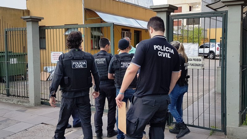 Policiais cumpriram mandados de busca e apreensão no Demhab, Câmara dos Vereadores de Porto Alegre e residências de suspeitos na capital e em Canoas