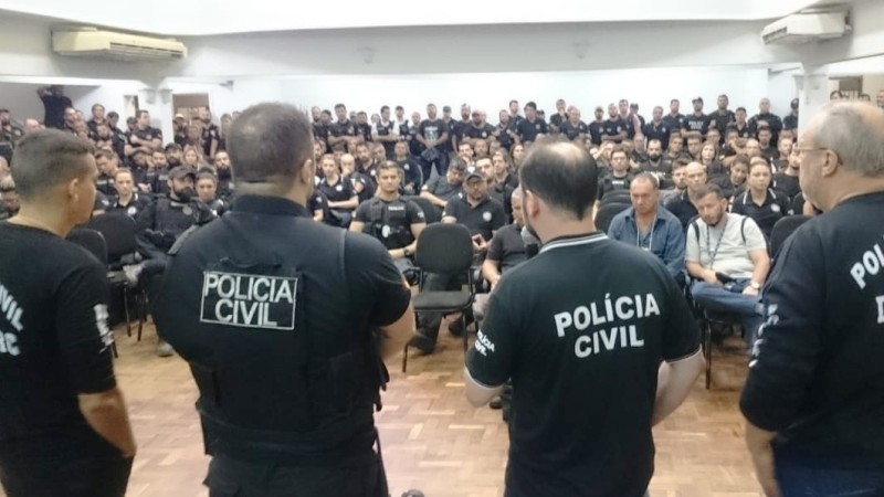 A a&ccedil;&atilde;o resultou na pris&atilde;o de 18 pessoas e na apreens&atilde;o de uma arma e grande quantidade de entorpecentes