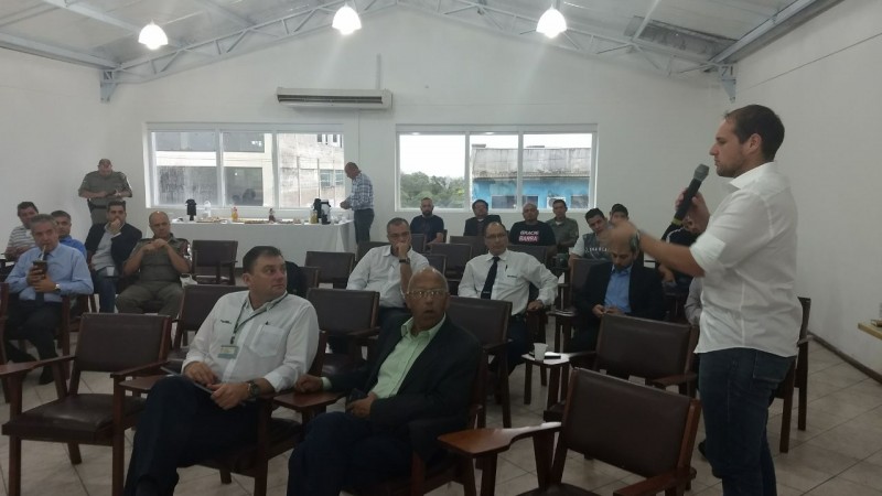 Reunião para planejar ações envolveu gestores públicos, polícias e representantes das empresas de ônibus
