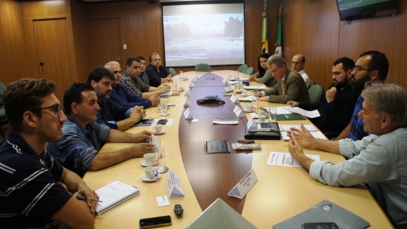 A transforma&ccedil;&atilde;o de 400 tonelada por dia de res&iacute;duos s&oacute;lidos urbanos na Regi&atilde;o das Miss&otilde;es foi avaliada na Sala do Investidor                