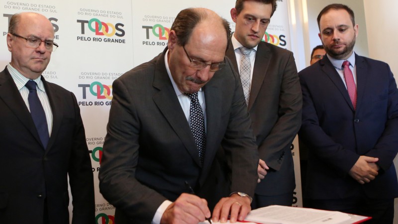 Governador assinou contrato de permuta de área construída do Estado para construção da Penitenciária Masculina de Bento Gonçalves