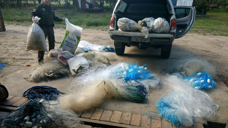 Fiscaliza&ccedil;&atilde;o apreendeu 30 sacos com tr&ecirc;s mil metros de redes em acampamento irregular de pesca e ca&ccedil;a predat&oacute;ria