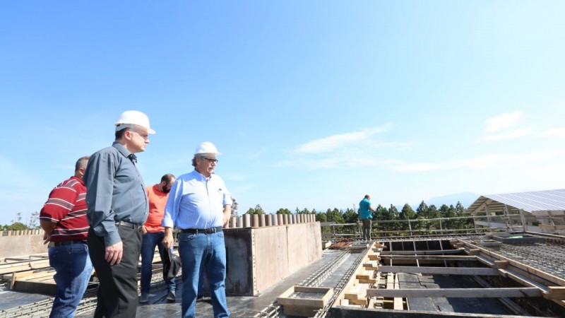 Secretário de Obras, Rogério Salazar, vistoriou obras de esgotamento sanitário em Capão da Canoa e Xangri-lá