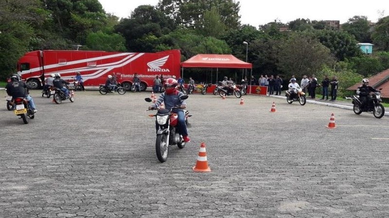 O curso, que integra a programa&ccedil;&atilde;o do Maio Amarelo, &eacute; ministrado pelo Centro Educacional de Tr&acirc;nsito da Honda