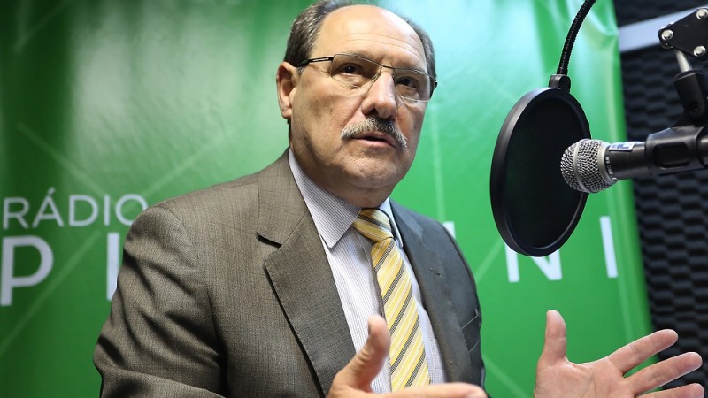 Governador reafirmou determinação de ouvir os gaúchos democraticamente durante programa semanal de rádio