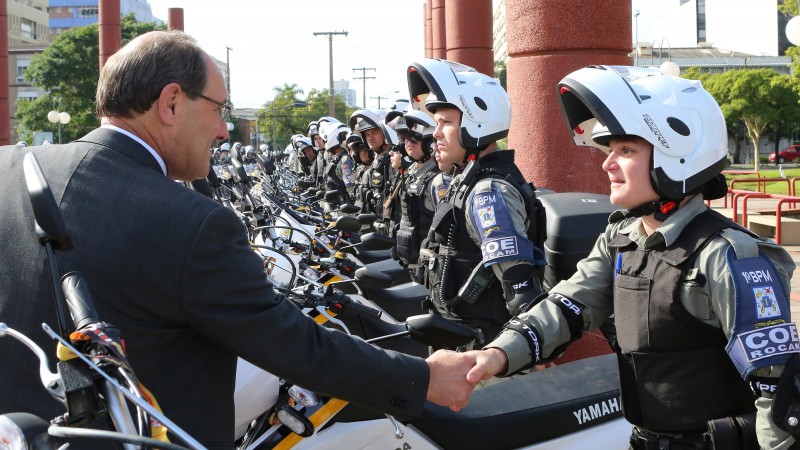 PORTO ALEGRE, RS, BRASIL 14.05.2018: O governo do Estado entregou, nesta segunda-feira (14), 90 motocicletas e 150 armas à Brigada Militar. O ato, que ocorreu na Praça Itália, na capital gaúcha, contou com as presenças do governador José Ivo Sartori e do 