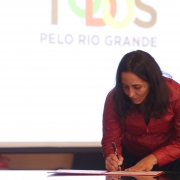 PORTO ALEGRE, RS, BRASIL 15.05.2018: O governador José Ivo Sartori assinou, nesta terça-feira (15), termo de cooperação para a recuperação hidroflorestal da Bacia do Rio Gravataí. A solenidade foi realizada no Salão Alberto Pasqualini do Palácio Piratini.