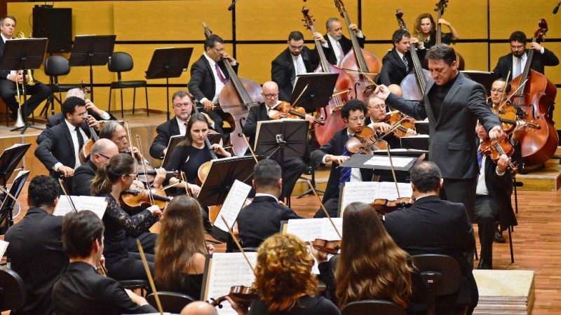 A orquestra, regida pelo maestro Evandro Matté, começa a gravar o disco na próxima semana, na Sala de Concertos
